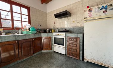 VENTA CASA DE PASILLO PLANTA ALTA 3 DORMITORIOS CON TERRAZA Y PARRILLERO