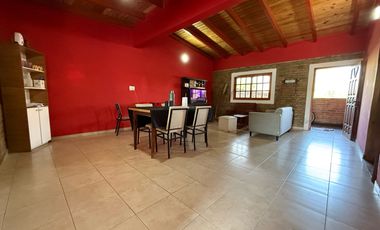 VENTA CASA DE PASILLO PLANTA ALTA 3 DORMITORIOS CON TERRAZA Y PARRILLERO