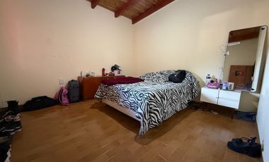 VENTA CASA DE PASILLO PLANTA ALTA 3 DORMITORIOS CON TERRAZA Y PARRILLERO