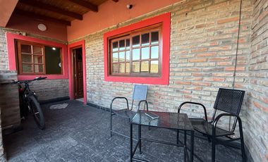 VENTA CASA DE PASILLO PLANTA ALTA 3 DORMITORIOS CON TERRAZA Y PARRILLERO