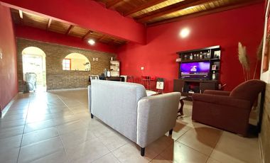 VENTA CASA DE PASILLO PLANTA ALTA 3 DORMITORIOS CON TERRAZA Y PARRILLERO