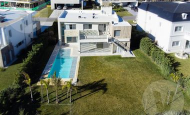 Casa en alquiler - Barrio Terralagos, Canning