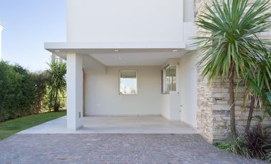 Casa en alquiler - Barrio Terralagos, Canning