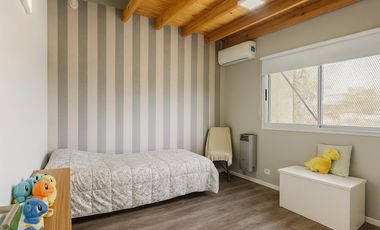 Casa 6 ambientes en Ranelagh con cochera y pileta