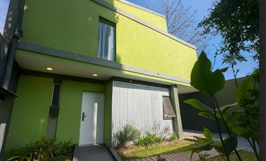 Casa 6 ambientes en Ranelagh con cochera y pileta