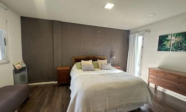 Casa 6 ambientes en Ranelagh con cochera y pileta