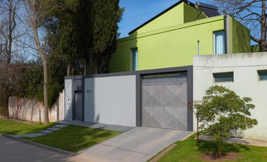 Casa 6 ambientes en Ranelagh con cochera y pileta