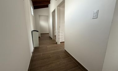 Alquiler - Oficina con 3 espacios en la calle Rochdale y Mendoza - A083