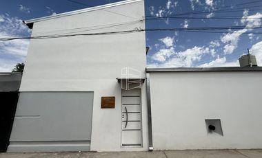 Alquiler - Oficina con 3 espacios en la calle Rochdale y Mendoza - A083