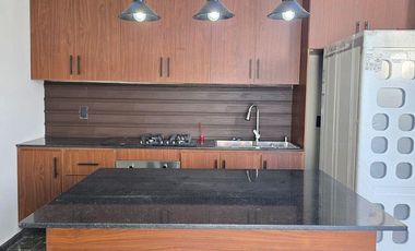 CASA EN VENTA DE 2 PLANTAS, 2 RECÁMARAS, 2.5 BAÑOS, COCHERA PARA 2 AUTOS