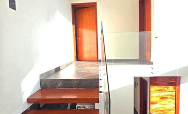 CASA EN VENTA DE 2 PLANTAS, 2 RECÁMARAS, 2.5 BAÑOS, COCHERA PARA 2 AUTOS