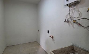 CASA EN VENTA DE 2 PLANTAS, 2 RECÁMARAS, 2.5 BAÑOS, COCHERA PARA 2 AUTOS