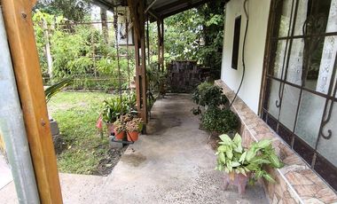 Quinta Amueblada con Piscina y amplio lote en Villa Urquiza