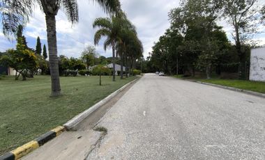 Quinta Amueblada con Piscina y amplio lote en Villa Urquiza