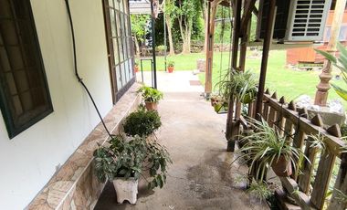 Quinta Amueblada con Piscina y amplio lote en Villa Urquiza