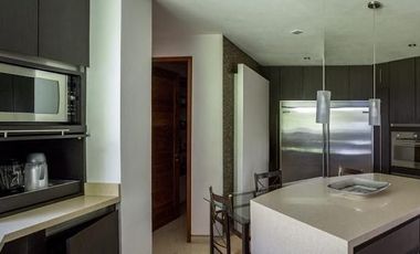 Espectacular casa en venta en Lomas Country