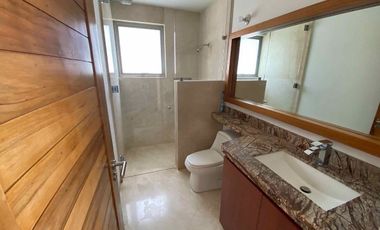 Espectacular casa en venta en Lomas Country