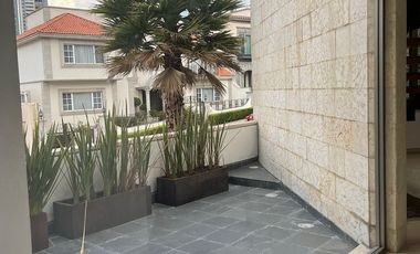 Espectacular casa en venta en Lomas Country