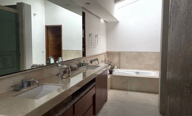 Espectacular casa en venta en Lomas Country