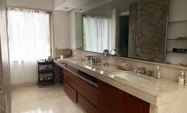 Espectacular casa en venta en Lomas Country