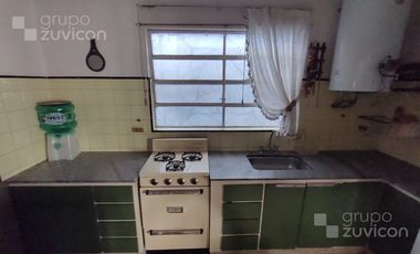 PH en  VENTA de 5 ambientes con patios, sin expensas.