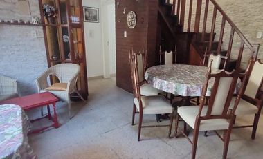 PH en  VENTA de 5 ambientes con patios, sin expensas.