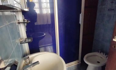 PH en  VENTA de 5 ambientes con patios, sin expensas.