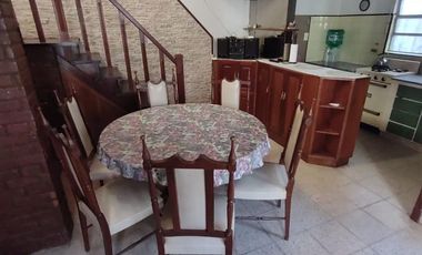 PH en  VENTA de 5 ambientes con patios, sin expensas.