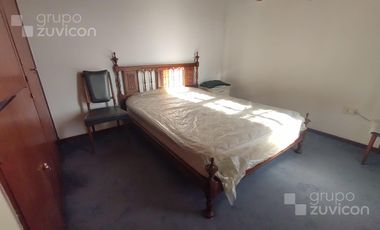 PH en  VENTA de 5 ambientes con patios, sin expensas.