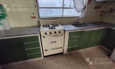 PH en  VENTA de 5 ambientes con patios, sin expensas.