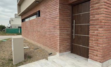 Casa en Docta Boulevard 2 dormitorios 2 baños patio seguridad