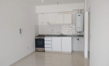 Excelente departamento de 2 ambientes al contrafrente con cochera descubierta. Temperley E.