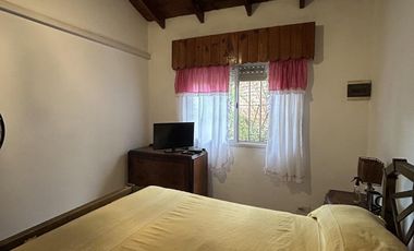 Casa en buen estado de 4 amb. c/fondo libre y cochera, Temperley Este