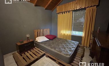 Casa en buen estado de 4 amb. c/fondo libre y cochera, Temperley Este