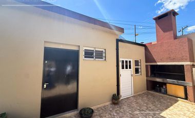 CASA 3 AMBIENTES EN VENTA C/ QUINCHO Y PARQUE, DON BOSCO, BERNAL. APTO CRÉDITO