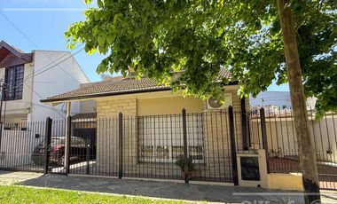 CASA 3 AMBIENTES EN VENTA C/ QUINCHO Y PARQUE, DON BOSCO, BERNAL. APTO CRÉDITO