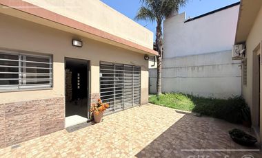 CASA 3 AMBIENTES EN VENTA C/ QUINCHO Y PARQUE, DON BOSCO, BERNAL. APTO CRÉDITO
