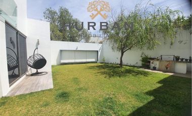 HURBAN RENTA amplia  casa en La Herradura SIN AMUEBLAR