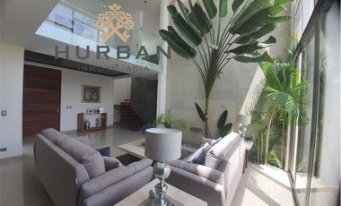 HURBAN RENTA amplia  casa en La Herradura SIN AMUEBLAR