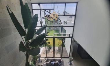 HURBAN RENTA amplia  casa en La Herradura SIN AMUEBLAR