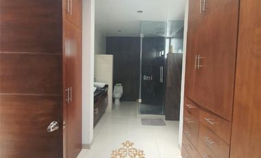 HURBAN RENTA amplia  casa en La Herradura SIN AMUEBLAR