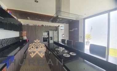 HURBAN RENTA amplia  casa en La Herradura SIN AMUEBLAR