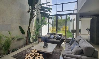 HURBAN RENTA amplia  casa en La Herradura SIN AMUEBLAR