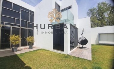 HURBAN RENTA amplia  casa en La Herradura SIN AMUEBLAR