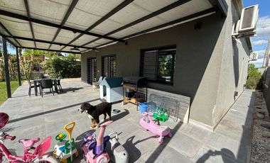 VENTA CASA 2 DORMITORIOS CON PILETA