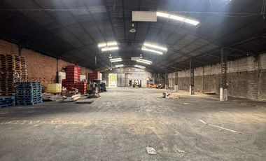 Galpón con Oficinas en Venta