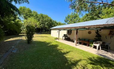 Venta de dos Casas 3 amb y 2 amb lote propio 1.000 mts Exaltación de la Cruz