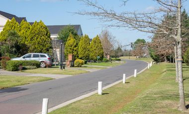 Casa en La Lomada sobre lote central – 3 cuartos en suite  Diseño moderno