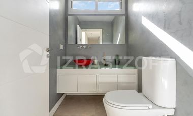 Casa en La Lomada sobre lote central – 3 cuartos en suite  Diseño moderno