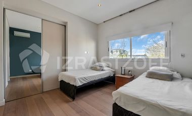 Casa en La Lomada sobre lote central – 3 cuartos en suite  Diseño moderno